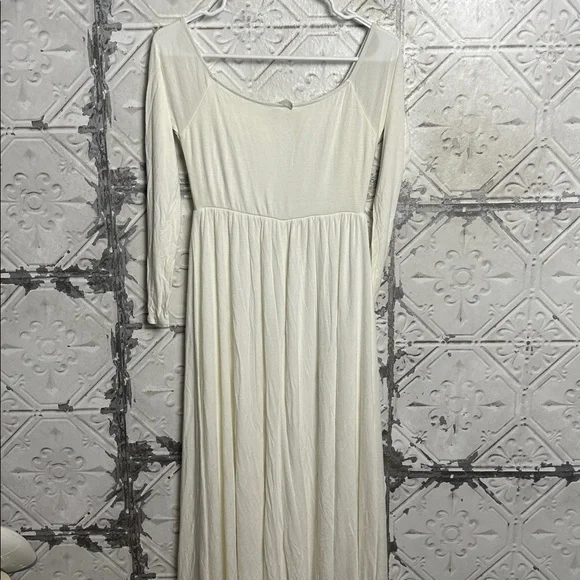 Pinkblush maternity off shoulder Cream Long Sleeve Maxi Dress - Picture 4 of 5